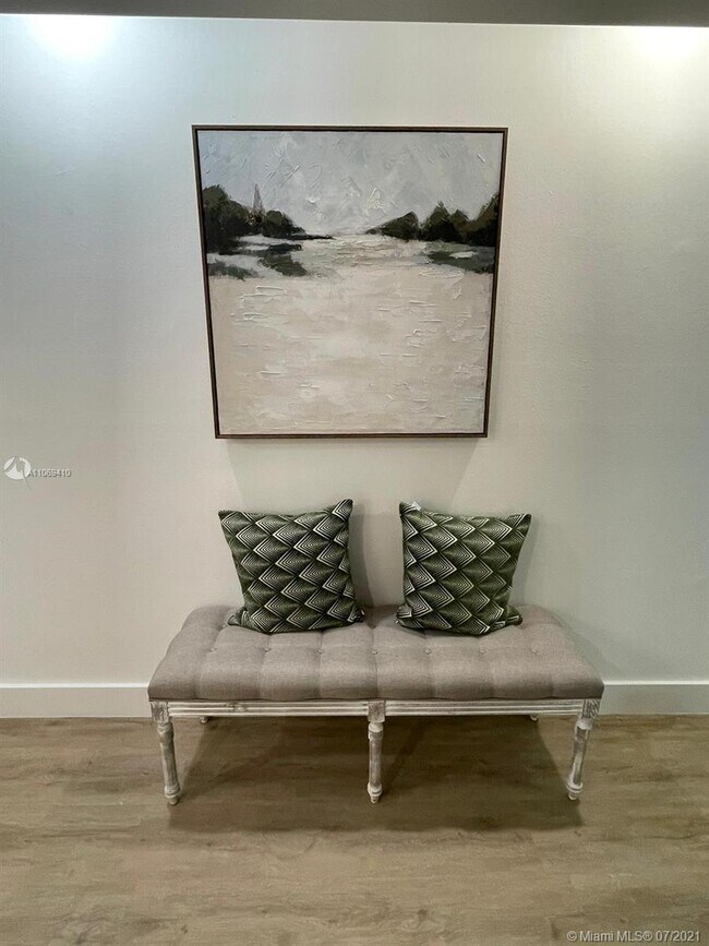 Foto del edificio - 101 Crandon Blvd