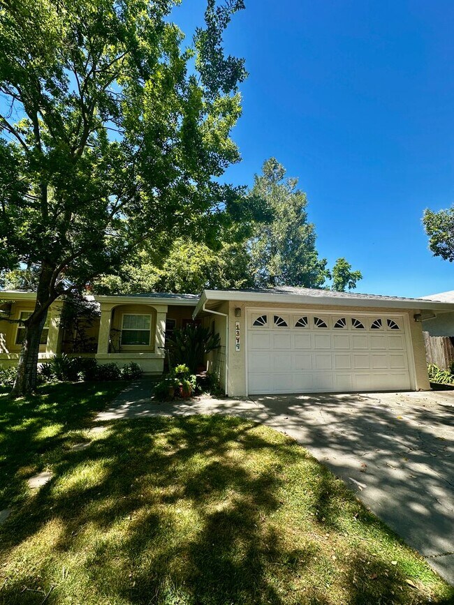 Building Photo - 4 bedroom home