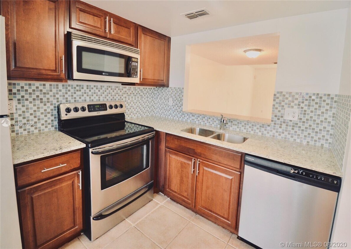 Foto principal - 3844 NW 90th Ave