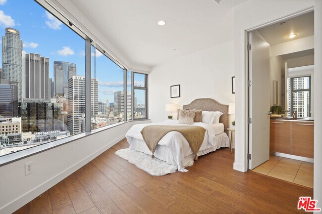 Foto del edificio - 801S S Grand Ave