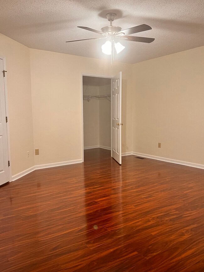 Building Photo - 260 Morrow Ct NE