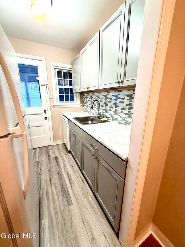 Foto del edificio - 2224 Crescent Rd