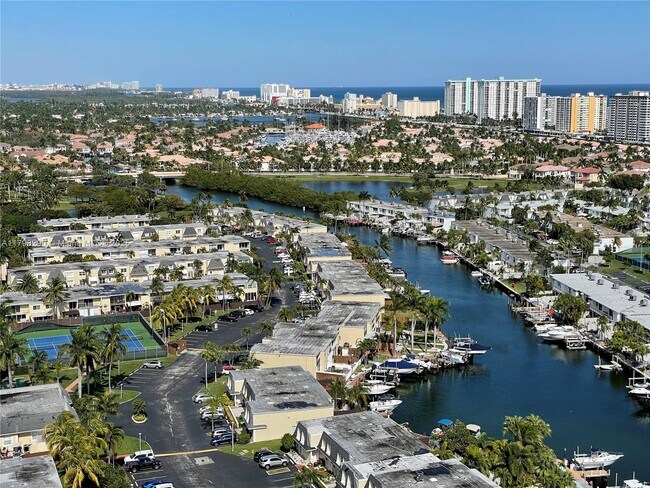 Foto del edificio - 2500 Parkview Dr