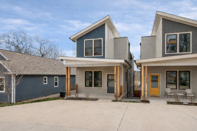 Foto del edificio - Amazing Location - 3 Bed, 2.5 Bath w/ Vaulted Ceilings and Covered Deck