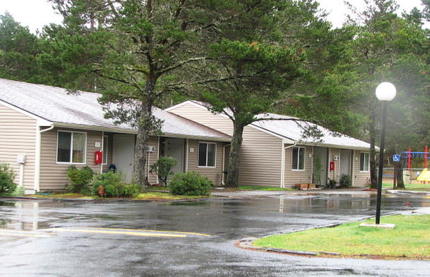 Foto del edificio - The Pines Apartments