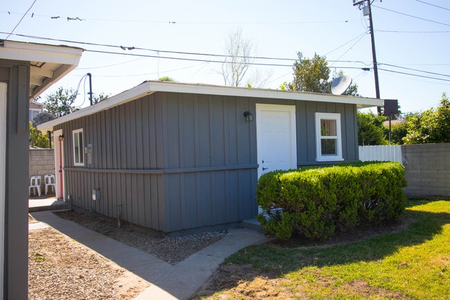 Building Photo - 131 N Vega St