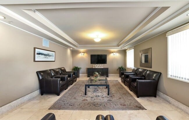 Building Photo - 620 S Gramercy Pl