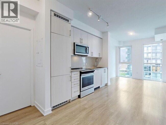 Building Photo - 4085 Parkside Village Dr