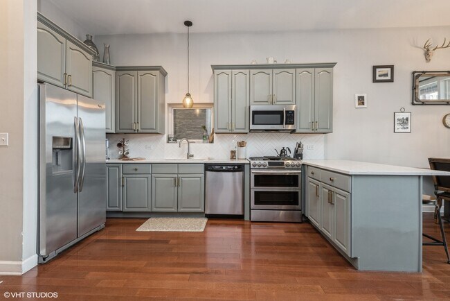 Foto del edificio - 1395 N Milwaukee Ave