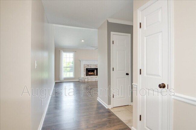 Foto del edificio - 141 Summerfield Cir