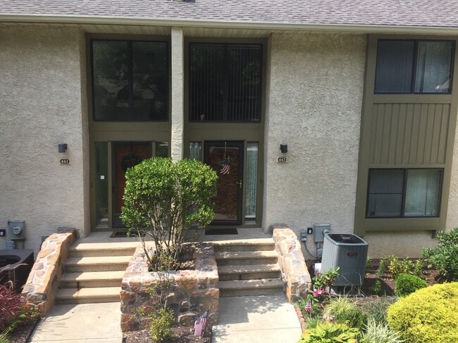 443 on right - 443 Lynetree Dr