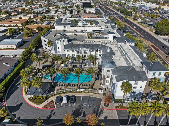 Building Photo - Beach & Ocean