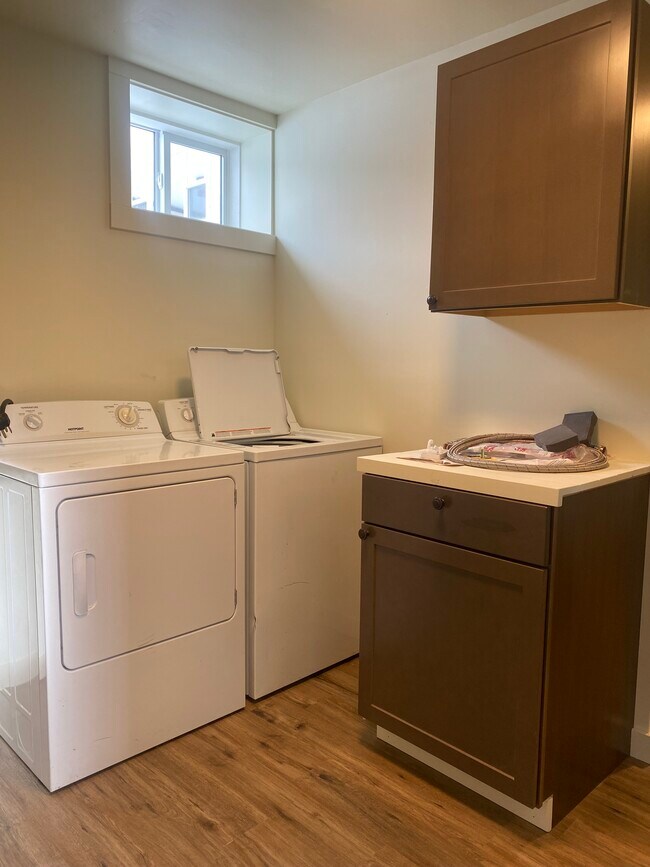 Downstairs Laundry - 1314 S 6th Ave