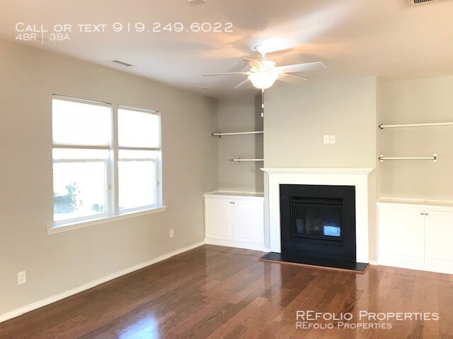 Foto del edificio - 5025 Lake Grove Blvd