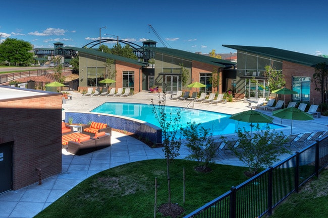 Building Photo - Capstone Vallagio