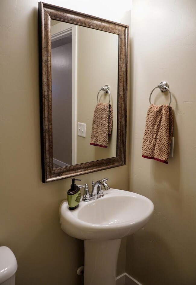 Foto del edificio - 528 Fox Chase Dr
