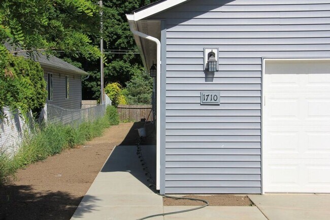 Foto del edificio - 5TH ST DUPLEX (PL#60)