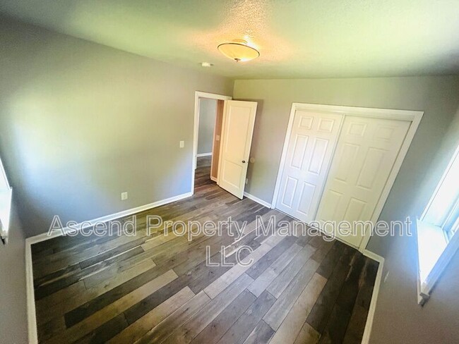 Building Photo - 217 Sequoia Dr