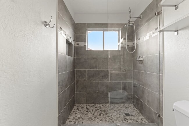 Building Photo - 8818 Edgemoor Dr