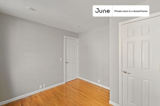 Foto del edificio - Room in Shared 3 bed/1 bath home