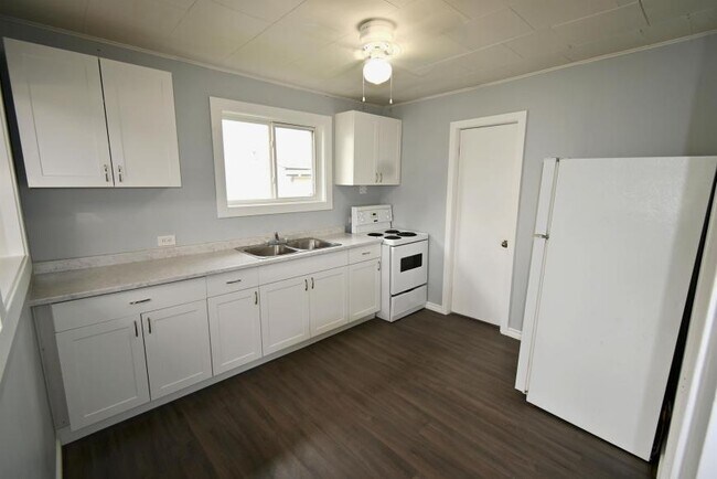 Building Photo - 1 bedroom in Prince George BC V2L 4C5
