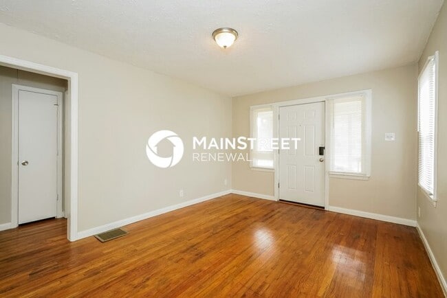 Photo - 2 Bedroom Pet-Friendly Home in Indianapolis, IN with Main Street Renewal