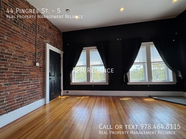 Building Photo - 44 Pingree St