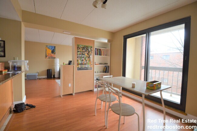 Foto del edificio - 85 Brainerd Rd