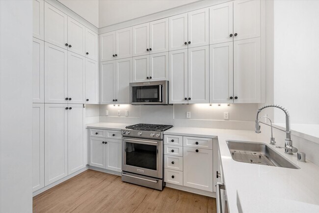 Building Photo - 6030 Seabluff Dr