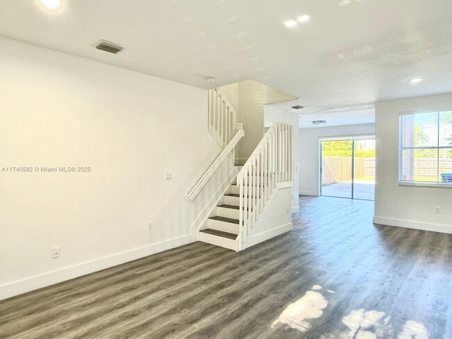 Building Photo - 16909 SW 33rd Ct