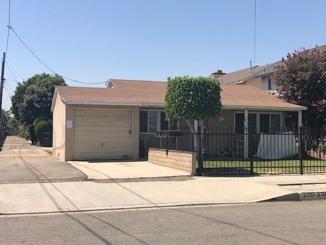 Building Photo - 2707 Muscatel Ave