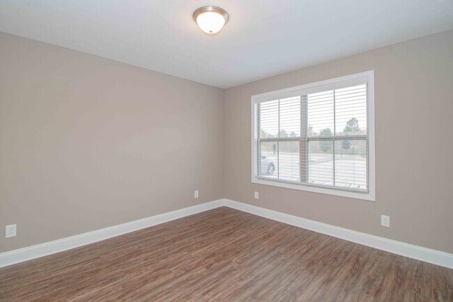 Foto del edificio - 325-D Landrum Pl