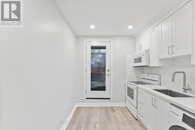 Photo du bâtiment - 233 Greenwood Ave