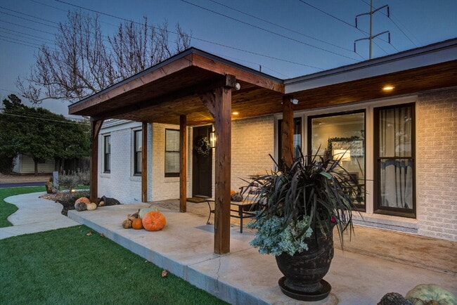 Building Photo - 3001 32nd St