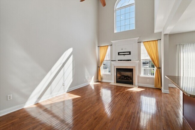 Foto del edificio - 3BD/4BA End Unit Townhome in West Chester ...