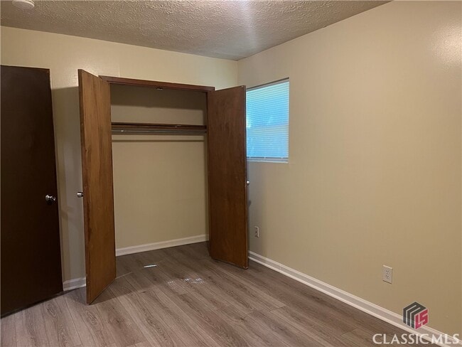 Building Photo - 212 Rustwood Dr