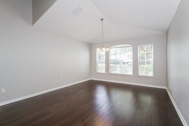 Building Photo - 11111 Newbridge Dr