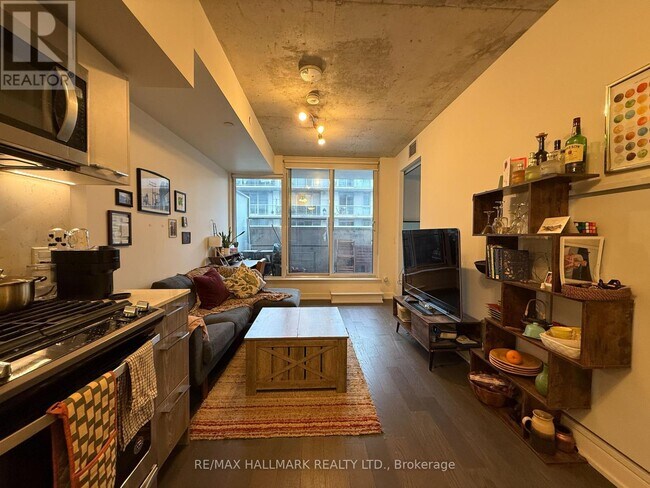 Photo du bâtiment - 30 Baseball Pl