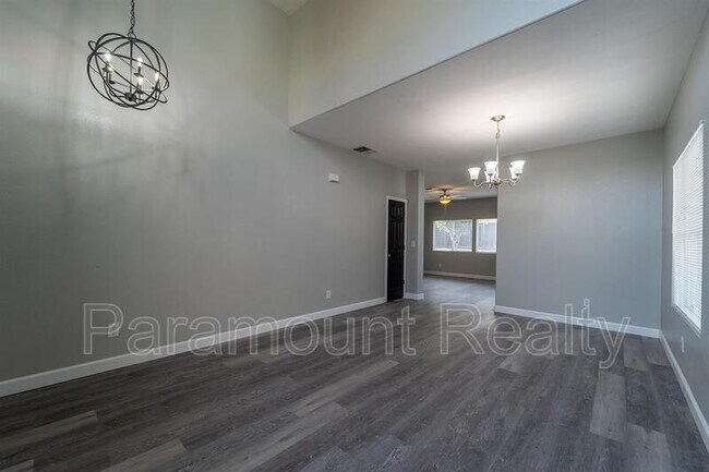 Foto del edificio - 4319 Roxbury Dr