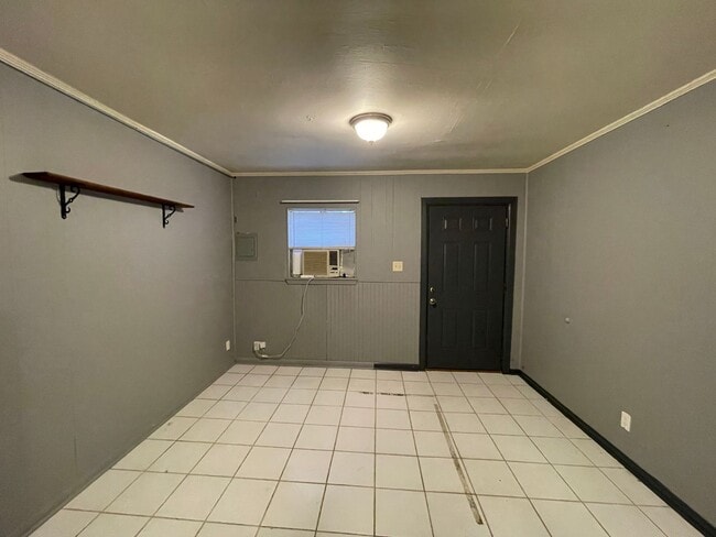 Building Photo - 2 Bedroom in West Pensacola
