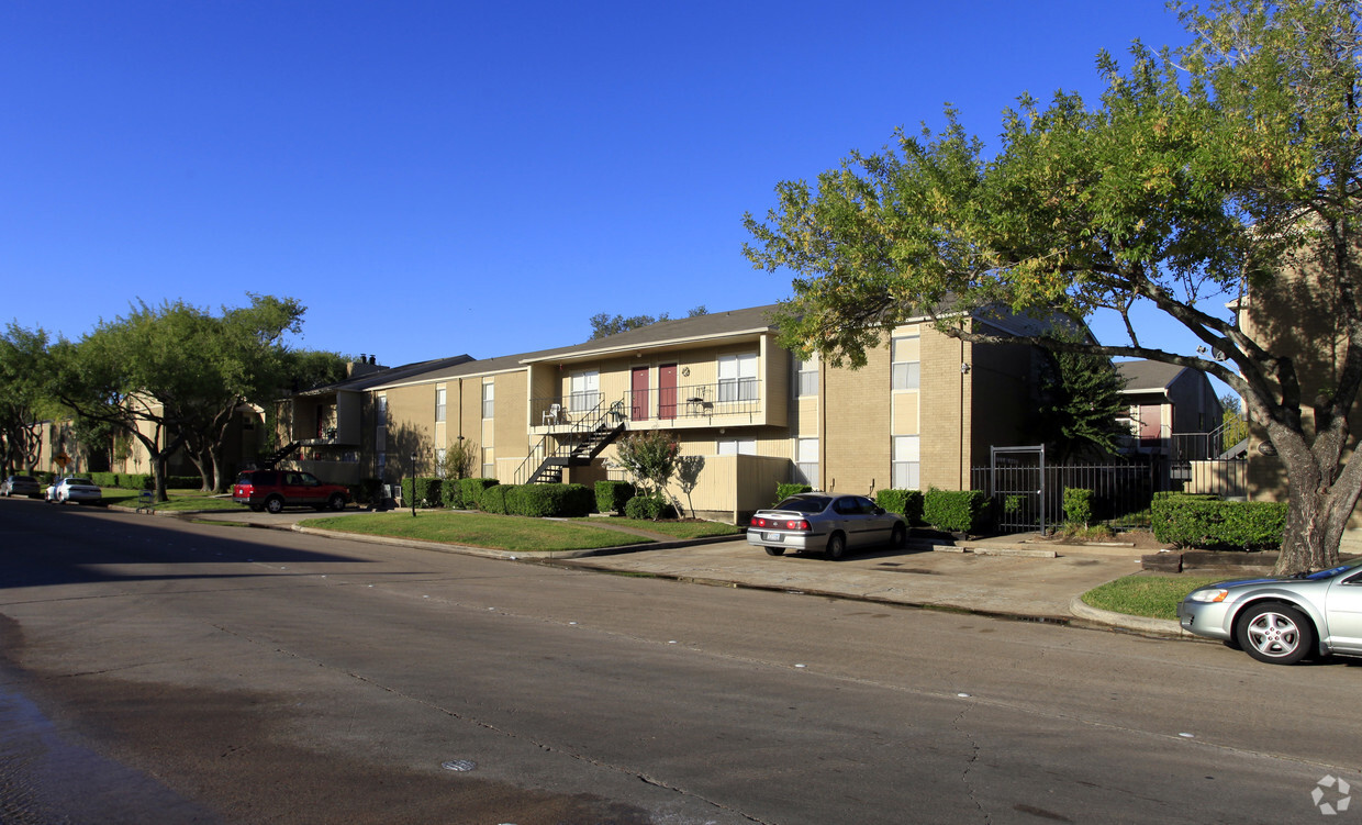 Primary Photo - Meyerland Court