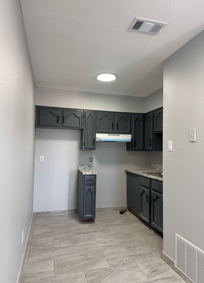 Building Photo - 817 E Kearney St