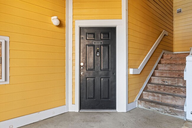 Foto del edificio - Southampton Condo in Mount Pleasant!