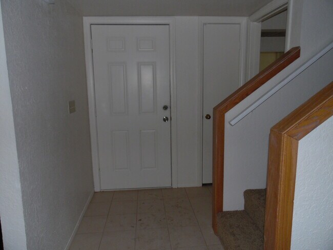 Building Photo - East - Townhome located in Gated Community