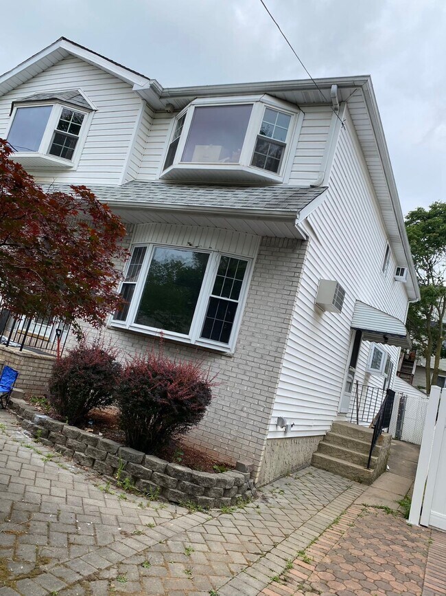 119 Sharrotts Rd, Staten Island, NY 10309 House Rental in Staten Island, NY
