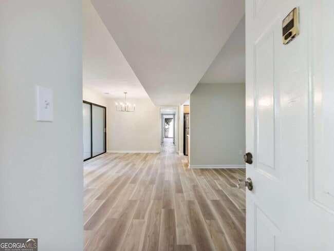 Foto del edificio - 605 Candler St