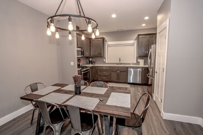 Foto del edificio - Luxury 2-Bed x 2-Bath Condo For Rent