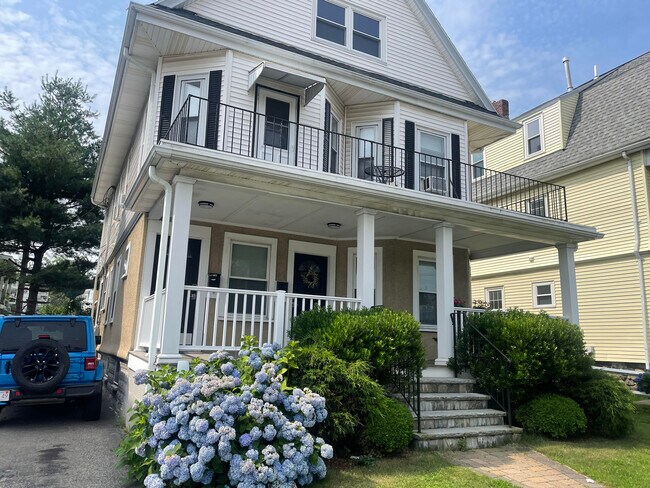 Building Photo - 264 Belmont St