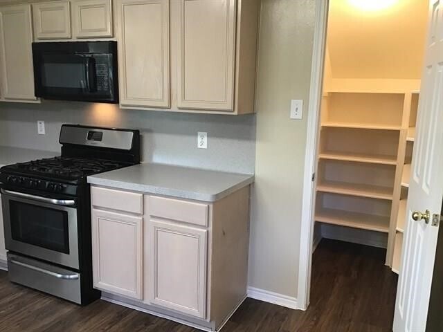 Building Photo - 4706 Buescher Ct