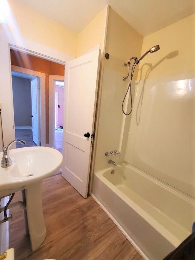 Foto del edificio - Affordable 2 Bed 1 Bath Home Close to Downtown Pensacola